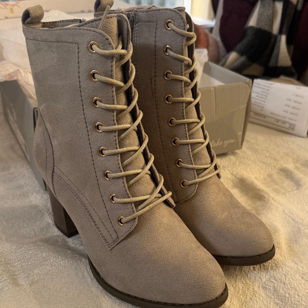 NWT Stylish Gray Lace-Up Ankle Boots!
